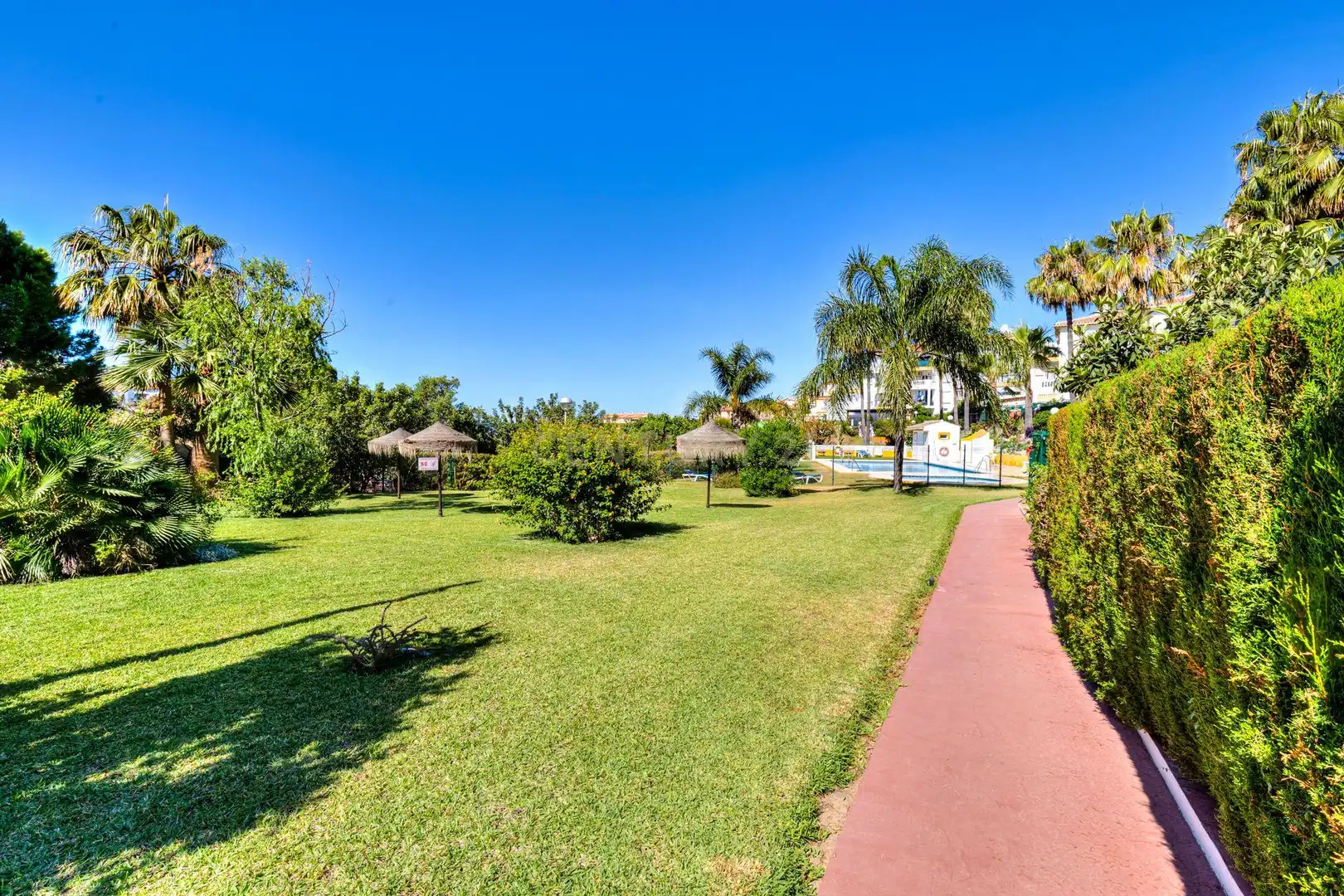 Jardín de Planta baja en venta en Mijas con Jardín privado, Piscina y Lavadora