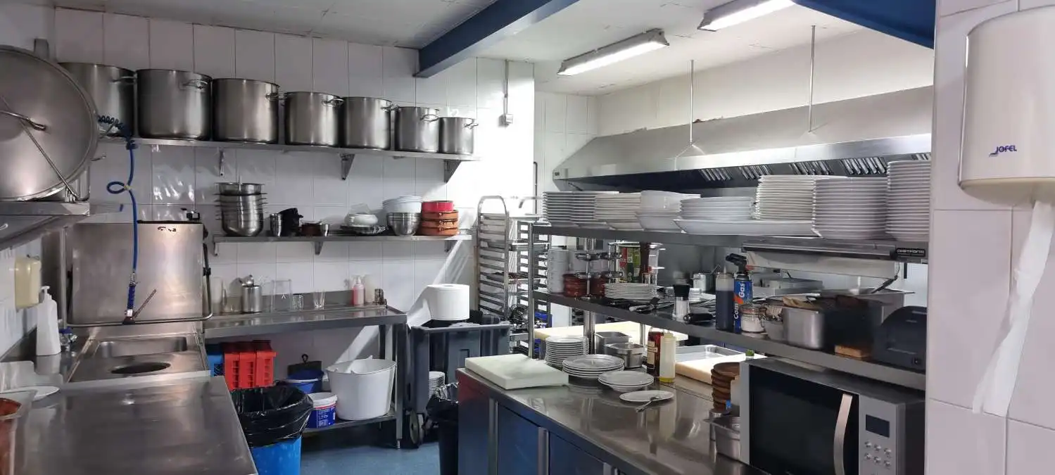 Cuina de Local en venda en Navia amb Moblat