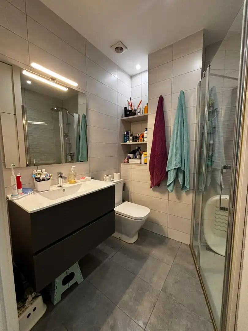 Badezimmer von Wohnung zum Verkauf in Badalona mit Klimaanlage, Heizung und Parkett