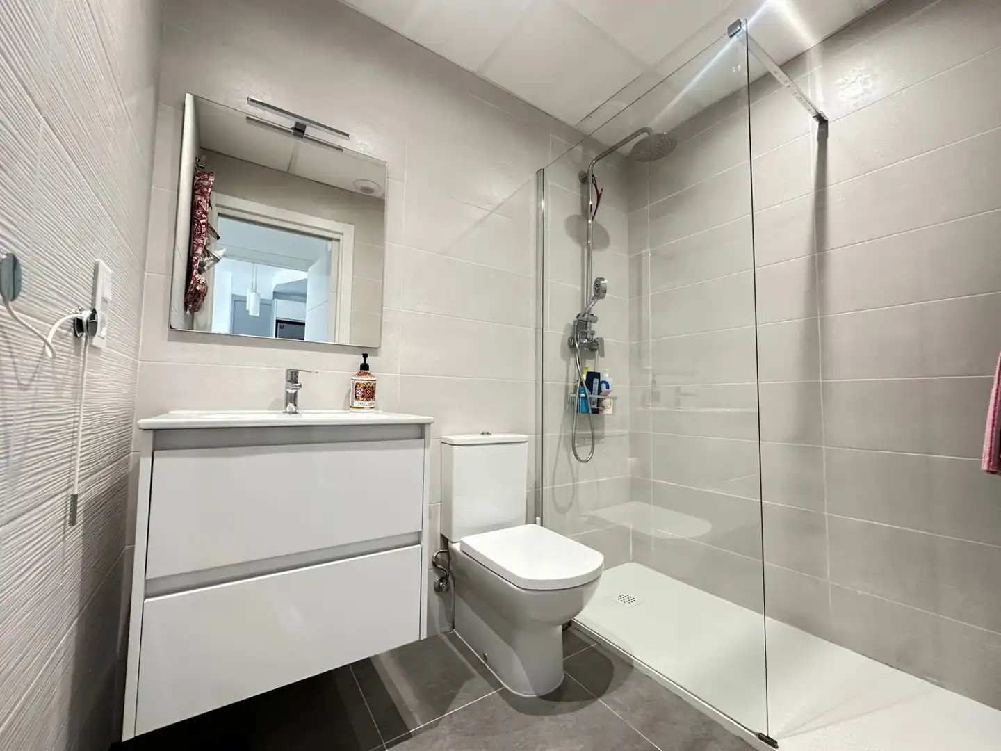 Bany de Apartament de lloguer en Daimús amb Moblat, Balcó i Piscina comunitària