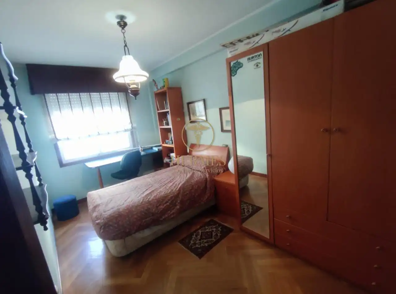 Habitación de Piso en venta en Vigo  con Calefacción, Parquet y Terraza