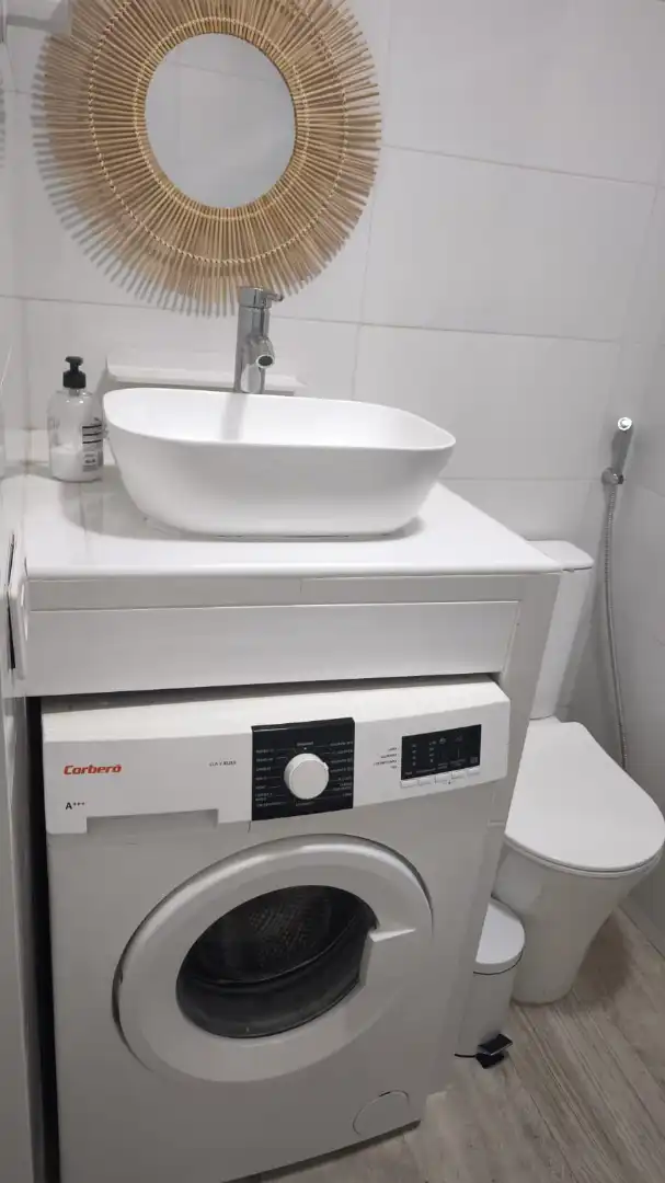 Badezimmer von Wohnung zur Miete in Las Palmas de Gran Canaria mit Möbliert, Waschmaschine und Mikrowelle