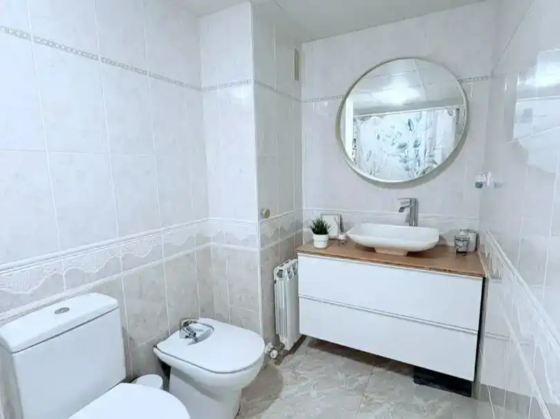Badezimmer von Wohnung zum Verkauf in El Vendrell mit Schwimmbad und Balkon