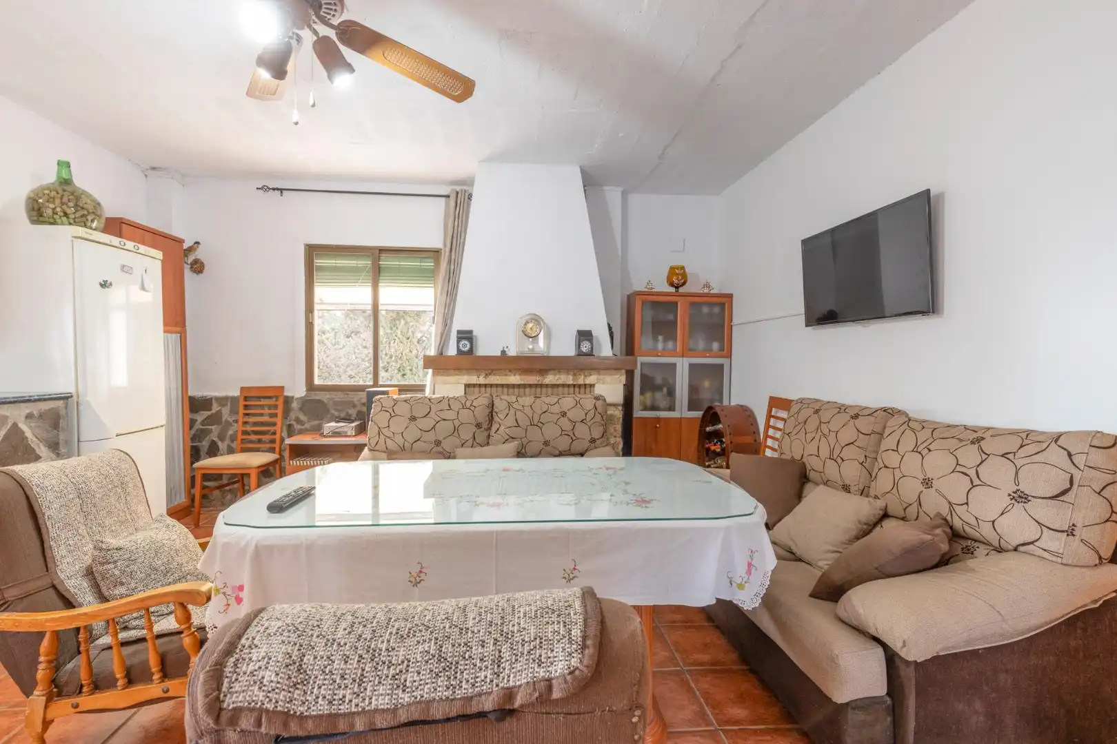 Sala de estar de Finca rústica en venta en Cogollos de la Vega con Jardín privado y Piscina