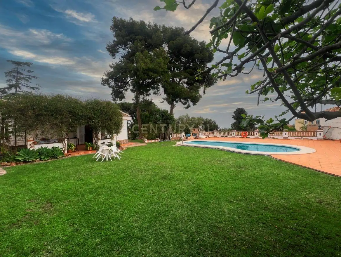 Casa amb piscina en venda a Churriana