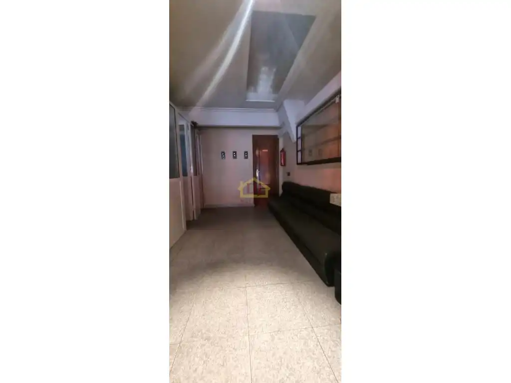 Oficina de lloguer a Avenida de Alfonso VI, Salesas