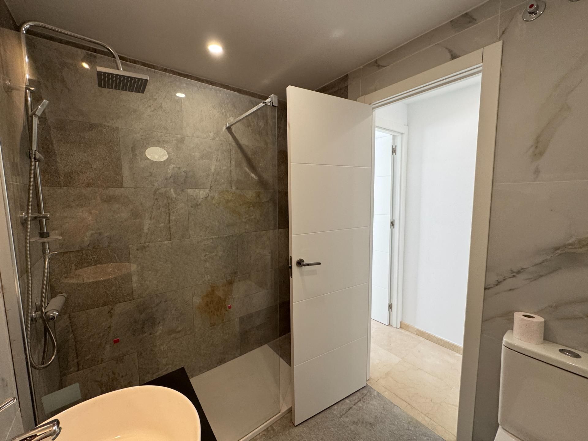 Bany de Pis en venda en Estepona amb Terrassa