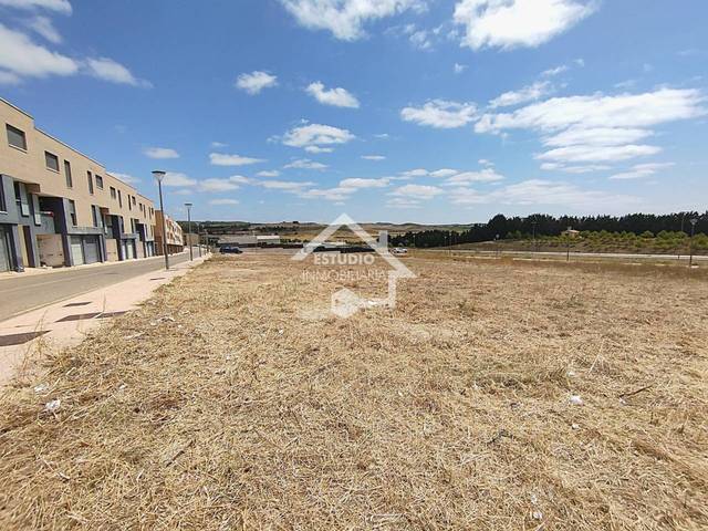 Terreno residencial en Venta en Calle Víctor Garín Moreno en Viana
