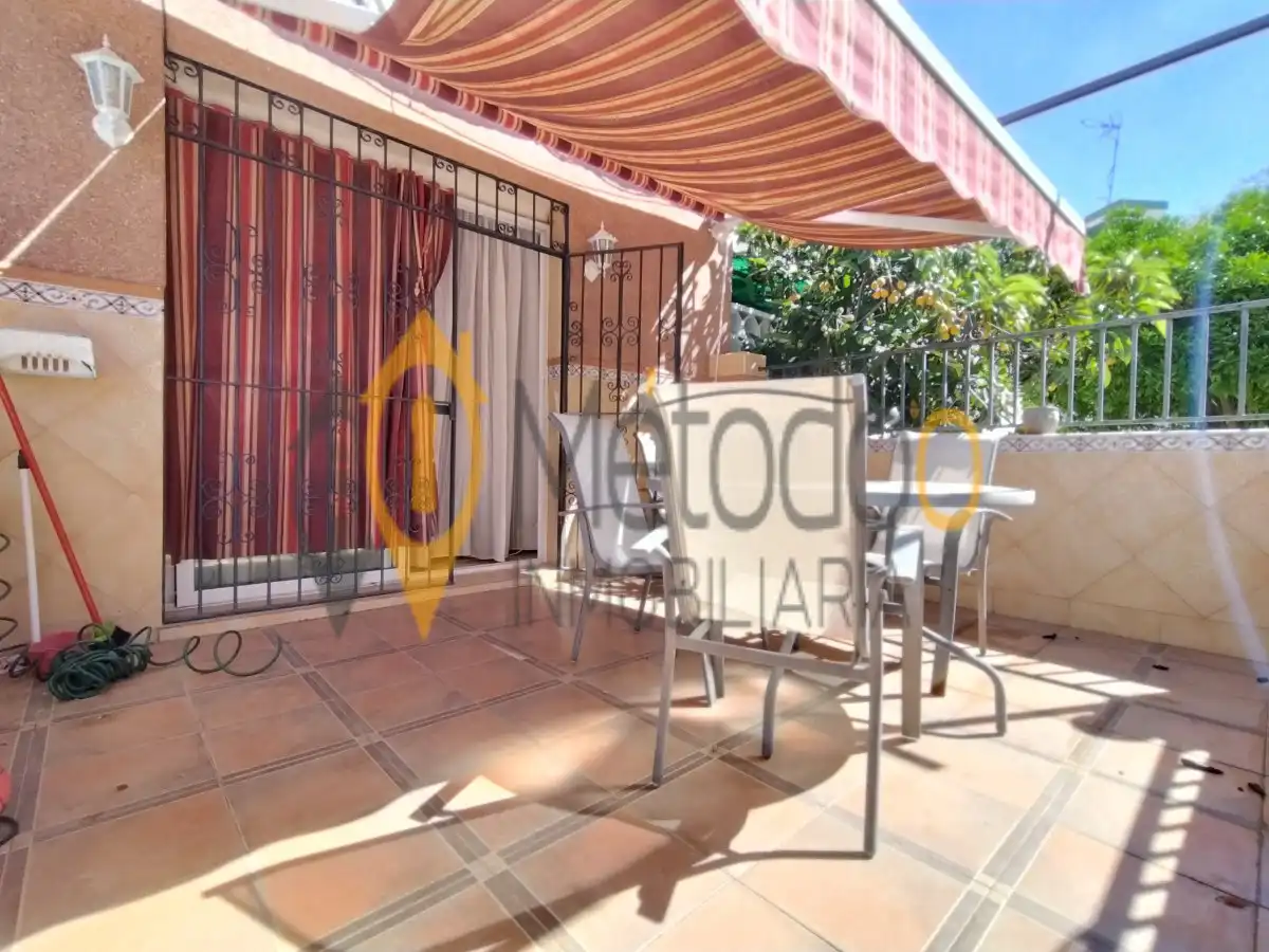 Terrasse von Einfamilien-Reihenhaus zum Verkauf in  Sevilla Capital mit Klimaanlage und Terrasse