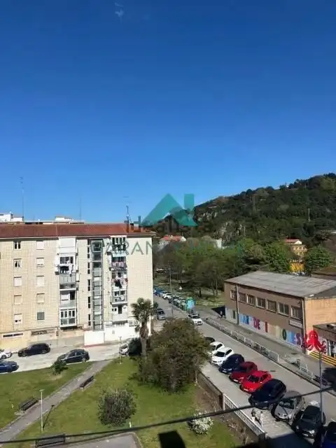 Vista exterior de Àtic en venda en Laredo amb Calefacció, Jardí privat i Terrassa