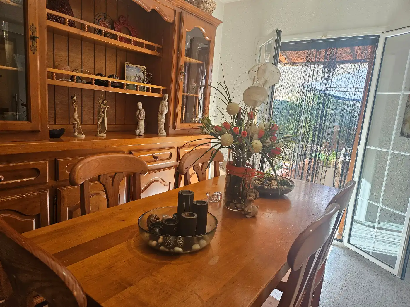 Menjador de Casa adosada en venda en Els Pallaresos amb Aire condicionat, Jardí privat i Terrassa