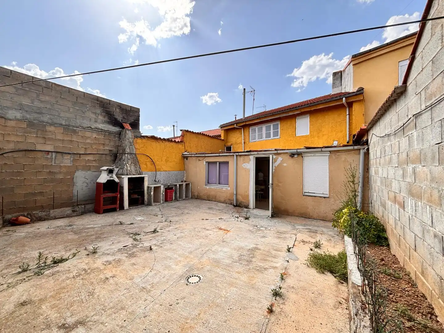 Vista exterior de Casa o xalet en venda en Santa Elena de Jamuz amb Calefacció, Moblat i Forn