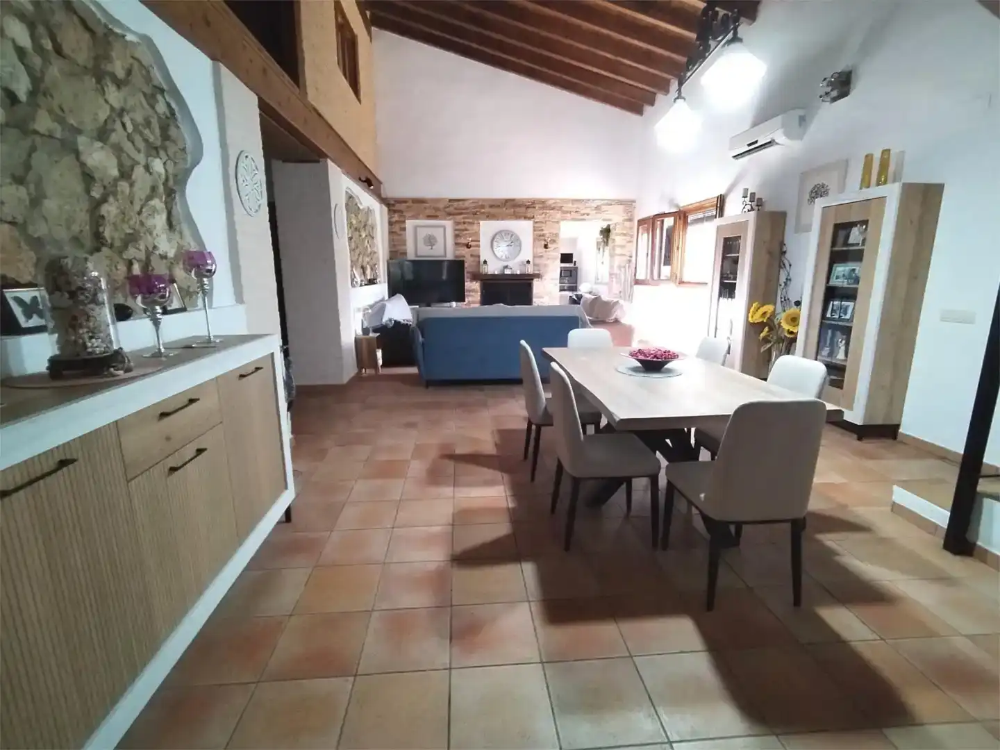 Menjador de Pis en venda en Elche de la Sierra amb Aire condicionat, Jardí privat i Piscina