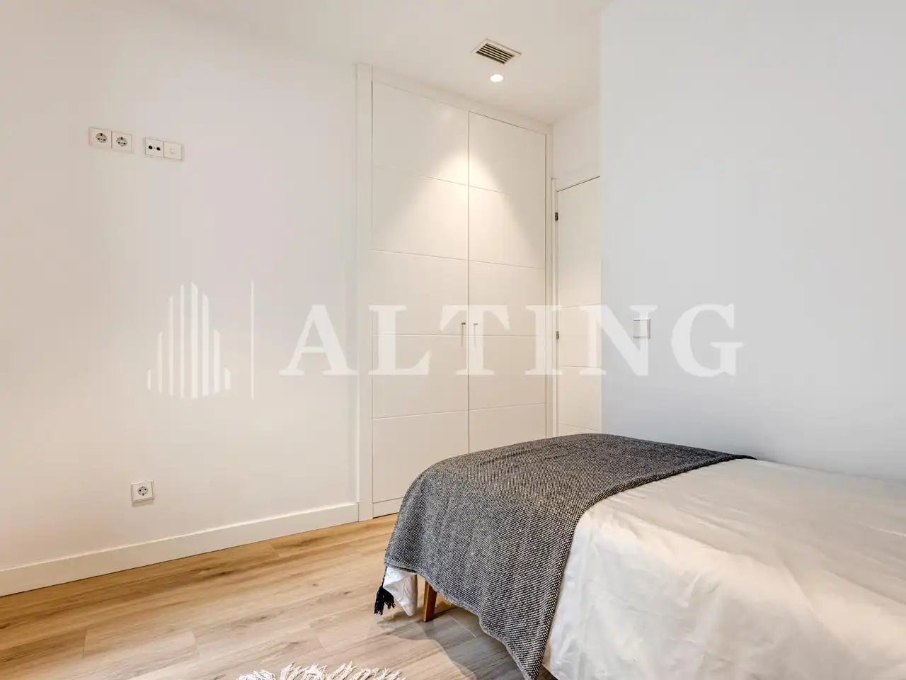 Bedroom of Flat for sale in Barcelona  with Heating, Parquet flooring and Terrace