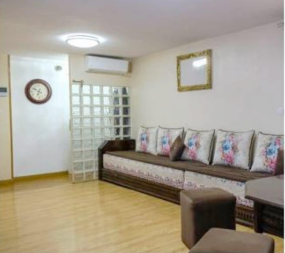 Living room of House or chalet for sale in  Sevilla Capital  with Air Conditioner and Storage room