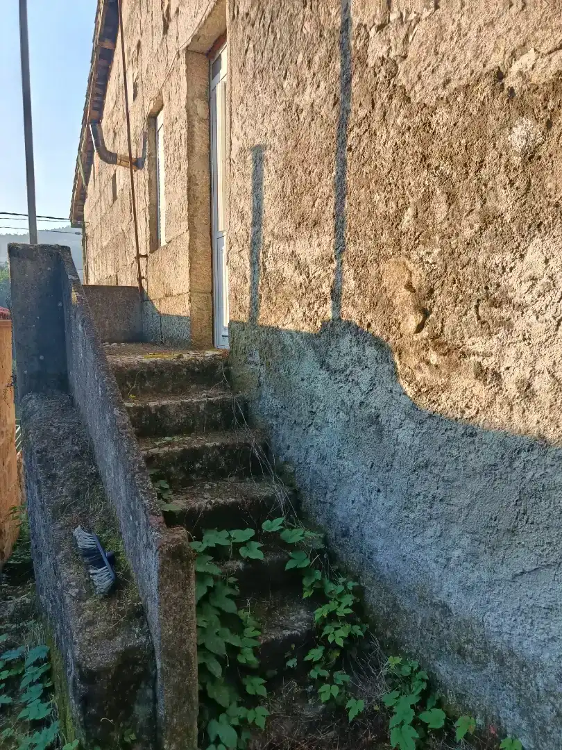 Vista exterior de Casa adosada en venda en Ourense Capital  amb Balcó