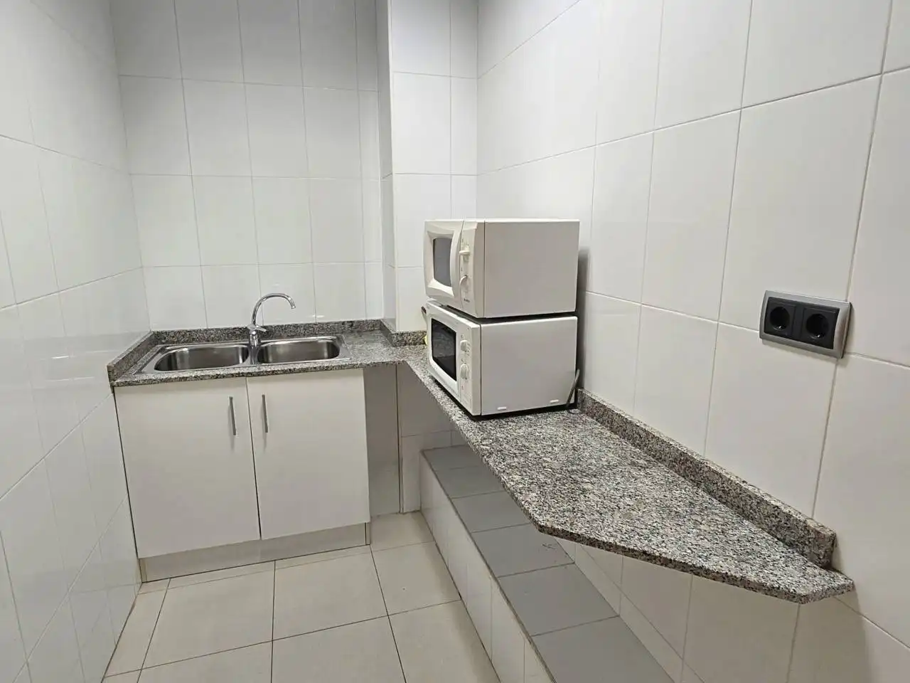 Cocina de Oficina de alquiler en Valencia con Aire acondicionado y Calefacción