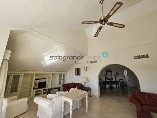 Sala d'estar de Apartament en venda en Sotogrande amb Aire condicionat, Calefacció i Terrassa