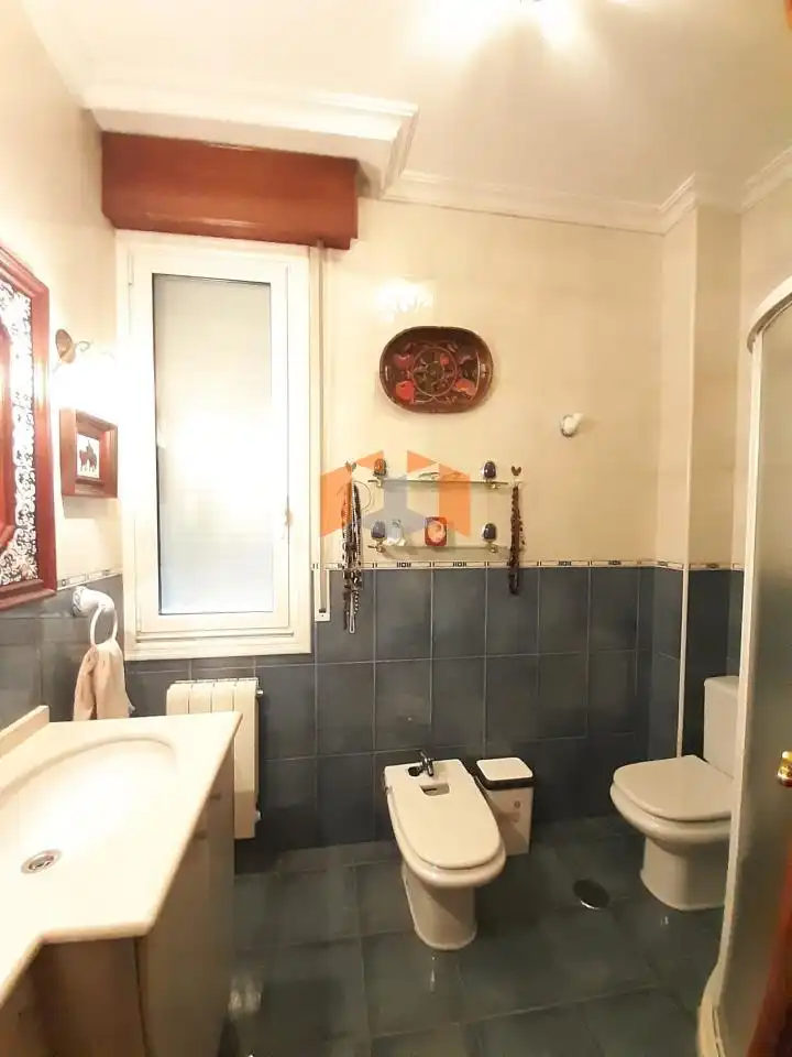 Baño de Piso en venta en Vigo  con Calefacción, Parquet y Trastero