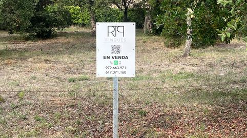 Venta parcela en Urbanización Mas Llunes.