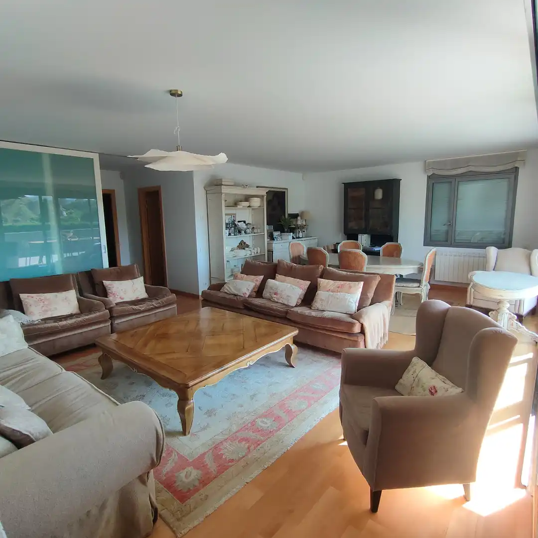 Wohnzimmer von Wohnung zur Miete in Sant Cugat del Vallès mit Klimaanlage, Parkett und Terrasse