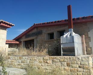 Vista exterior de Finca rústica en venda en Puebla de Azaba amb Jardí privat, Terrassa i Piscina