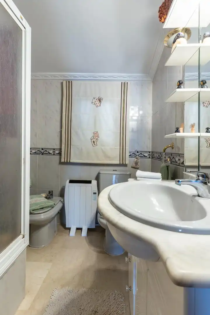 Baño de Casa o chalet en venta en L'Eliana con Aire acondicionado, Calefacción y Jardín privado