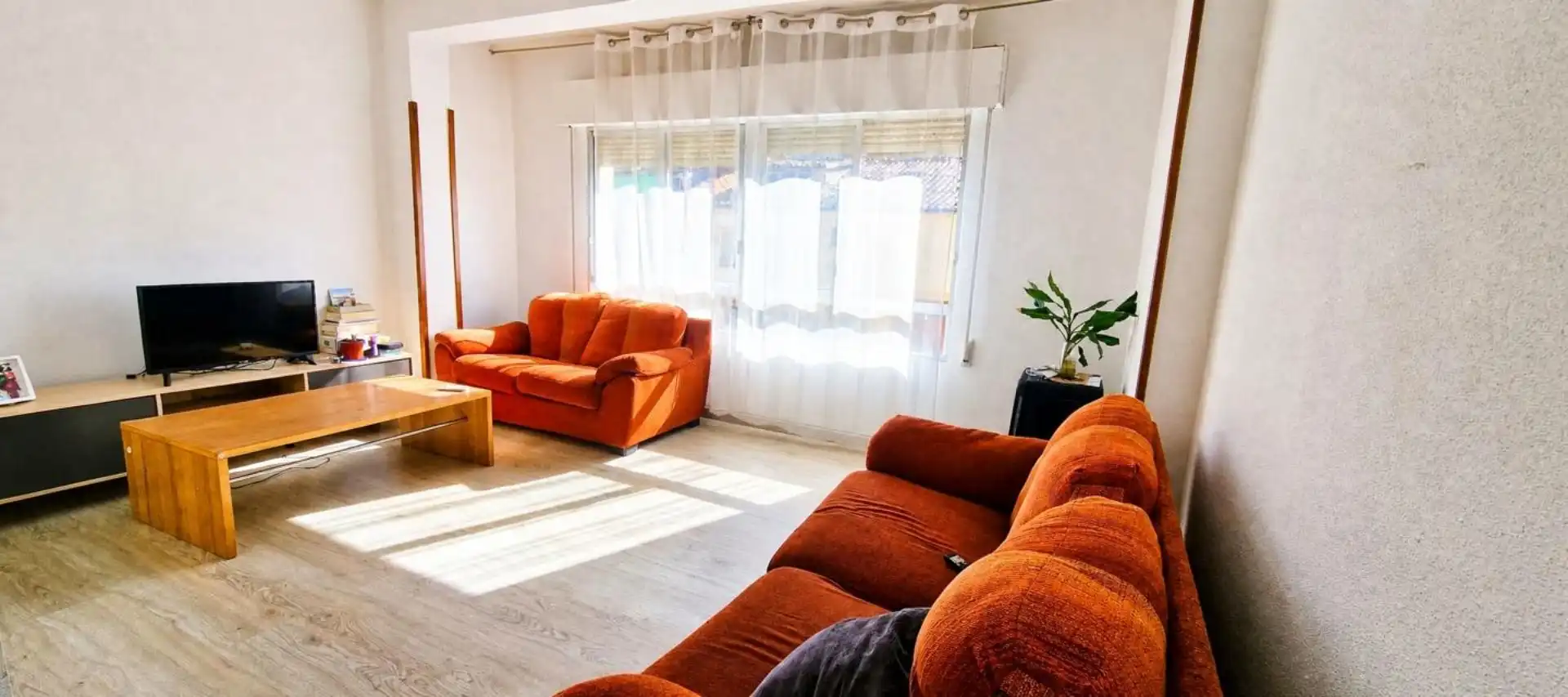 Sala d'estar de Dúplex en venda en Jarandilla de la Vera amb Moblat
