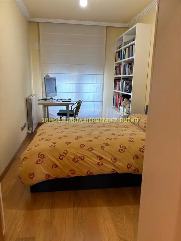 Bedroom of Flat for sale in Salamanca  with Air Conditioner and Heating