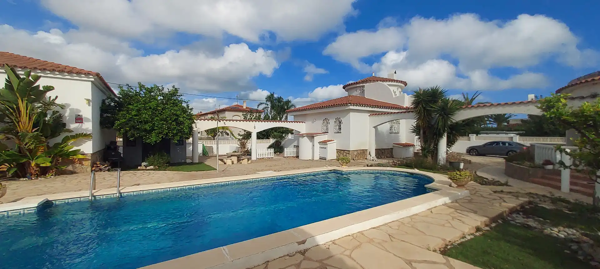 Semi-detached house with pool for sale in Carrer Illes Canaries, imagen 2
