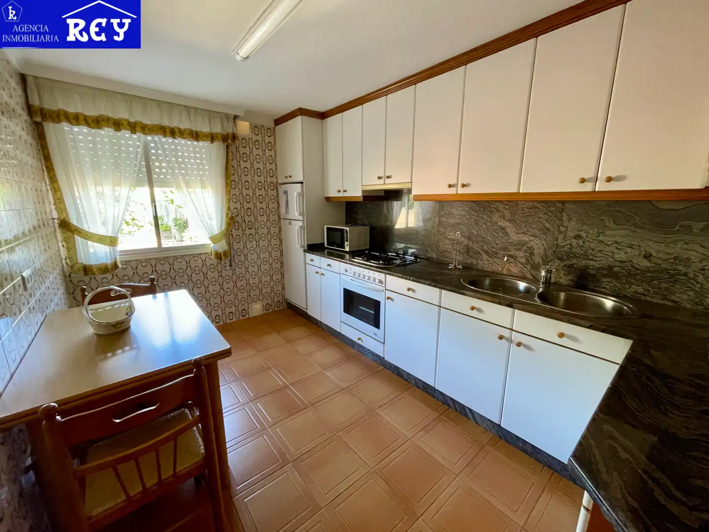 Kitchen of Detached homes for sale in Santiago de Compostela   with Private garden