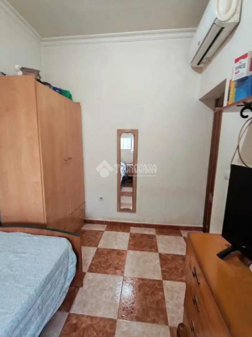 Dormitori de Casa o xalet en venda en Marchena amb Aire condicionat i Terrassa