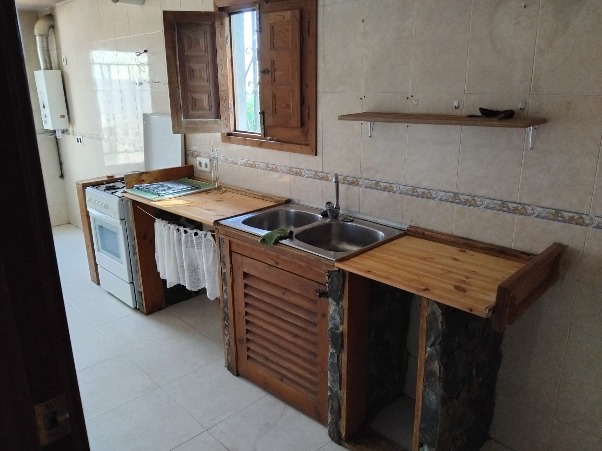 Cuina de Casa o xalet en venda en Gelida amb Jardí privat i Piscina