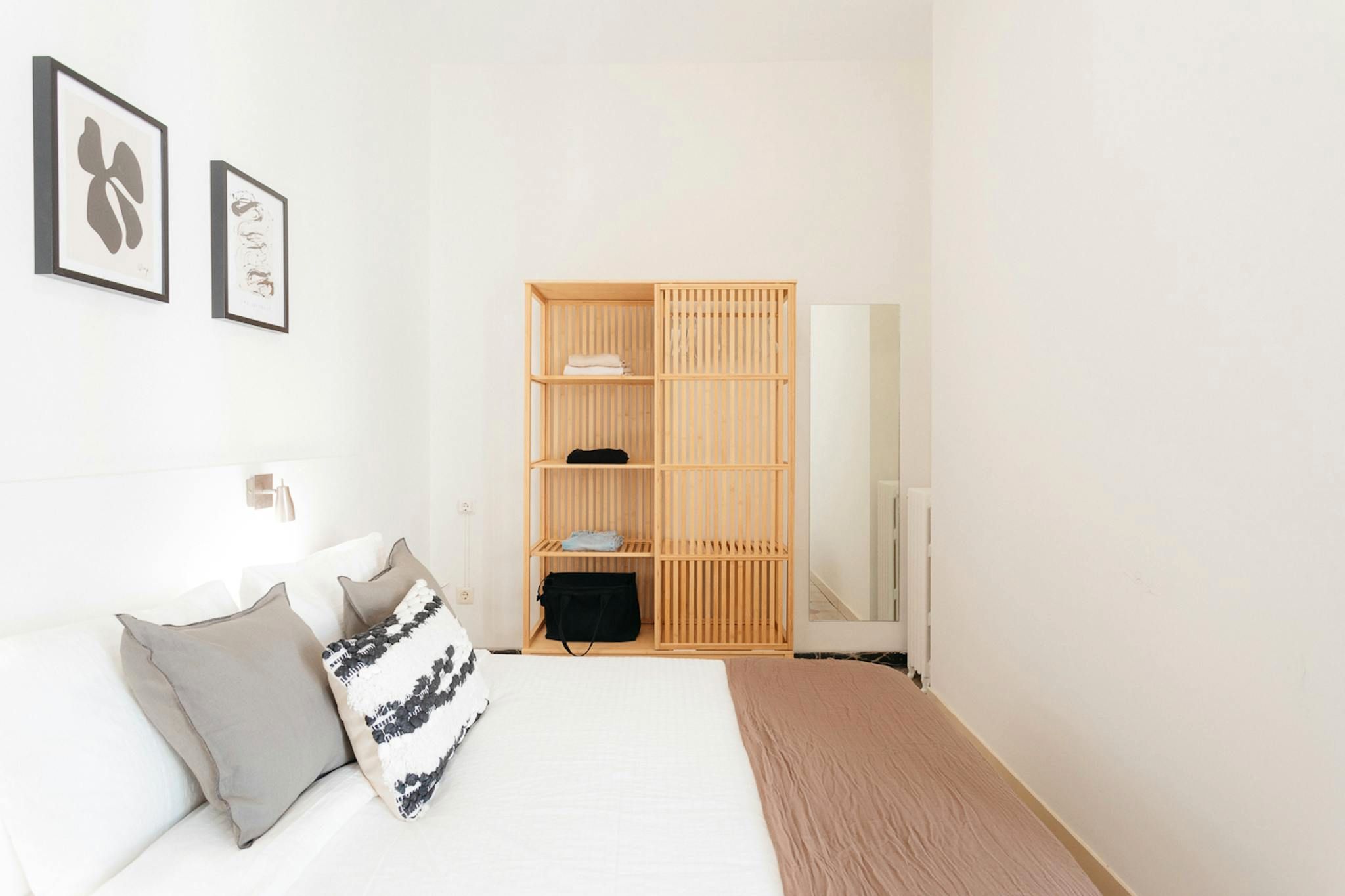 Bedroom of Flat to share in  Valencia Capital  with Furnished and Internet