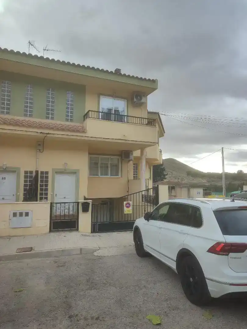 Vista exterior de Casa adosada en venda en Tobarra amb Aire condicionat, Traster i Piscina