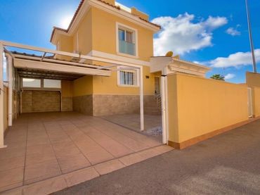 Casa pareada con balcón en venta en Avenida Avenida Cuenca