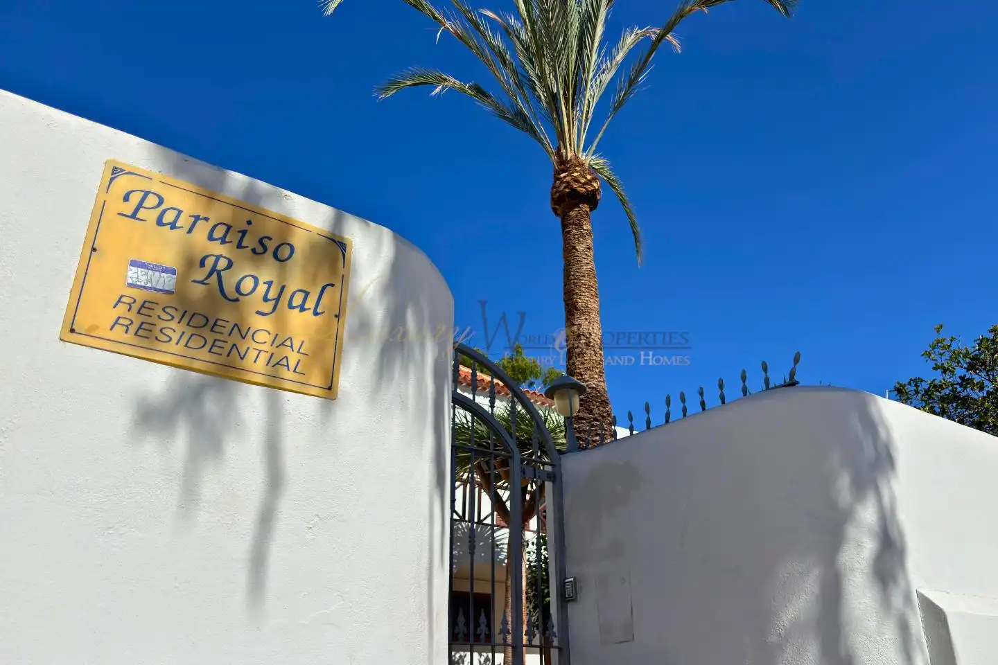 Vista exterior de Estudi en venda en Arona amb Terrassa, Moblat i Piscina comunitària