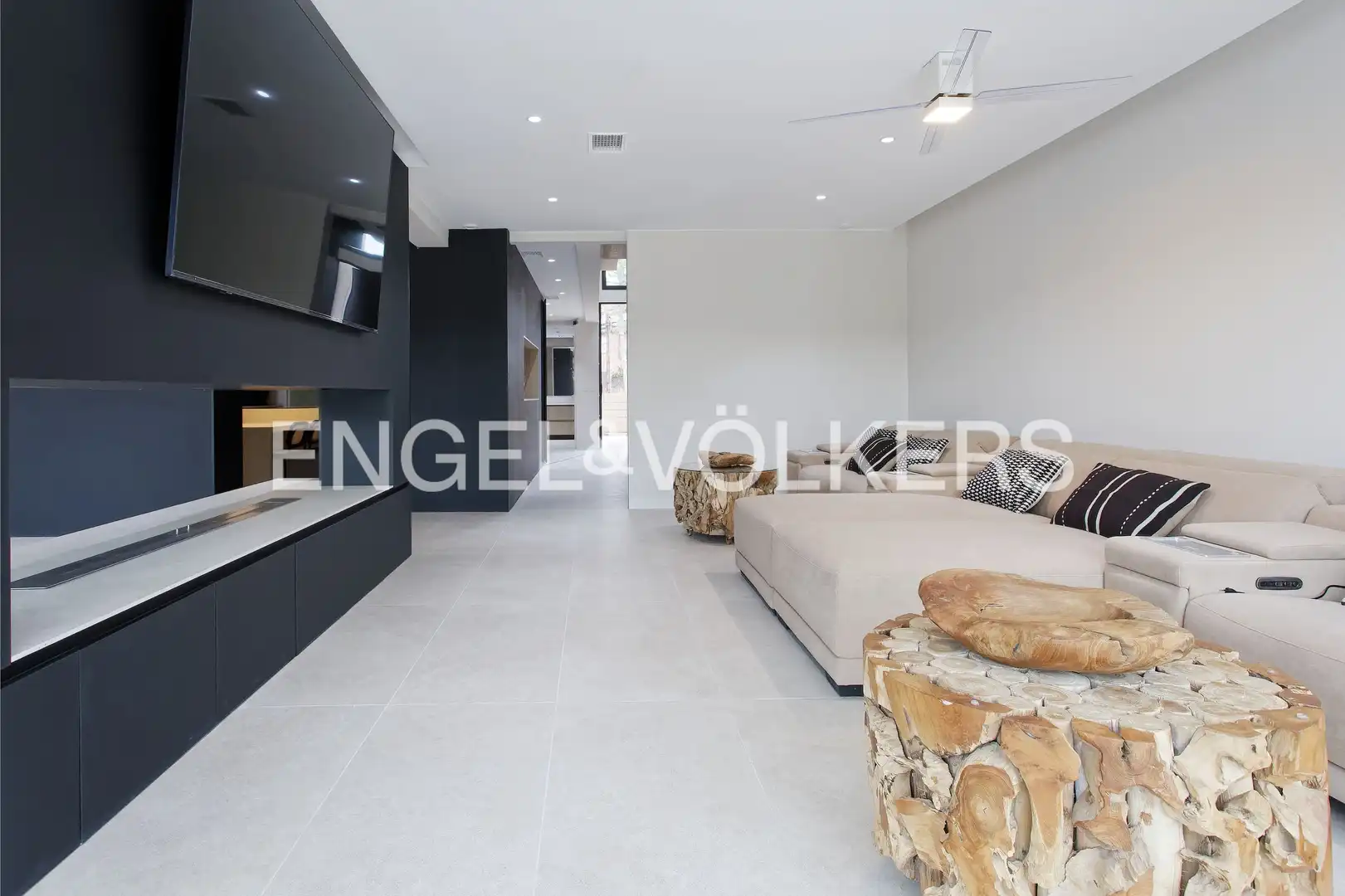 Sala d'estar de Casa o xalet en venda en Sant Cugat del Vallès amb Aire condicionat, Calefacció i Jardí privat