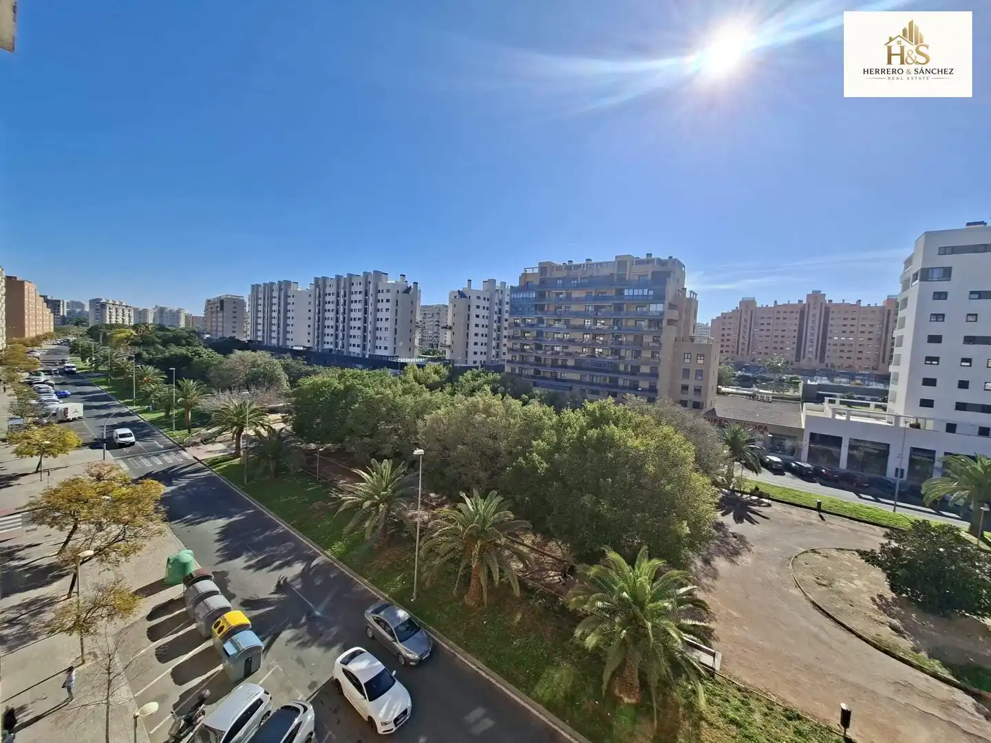 Vista exterior de Pis en venda en Alicante / Alacant amb Aire condicionat, Balcó i Piscina comunitària
