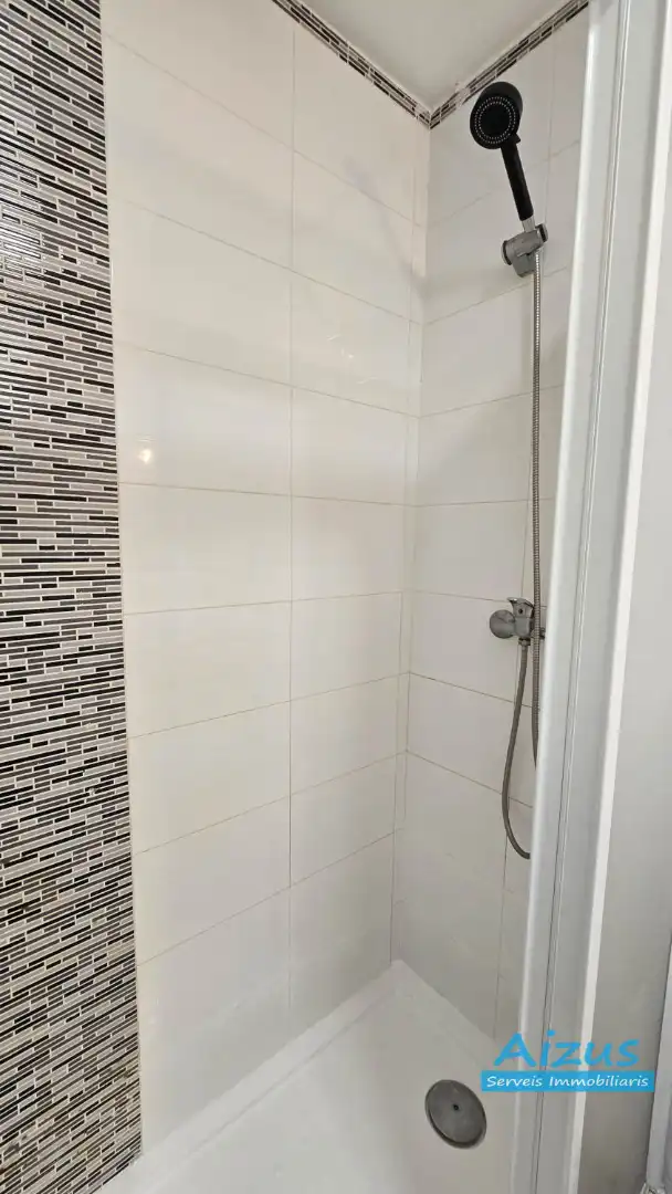 Badezimmer von Erdgeschoss zum Verkauf in Ripollet mit Ofen