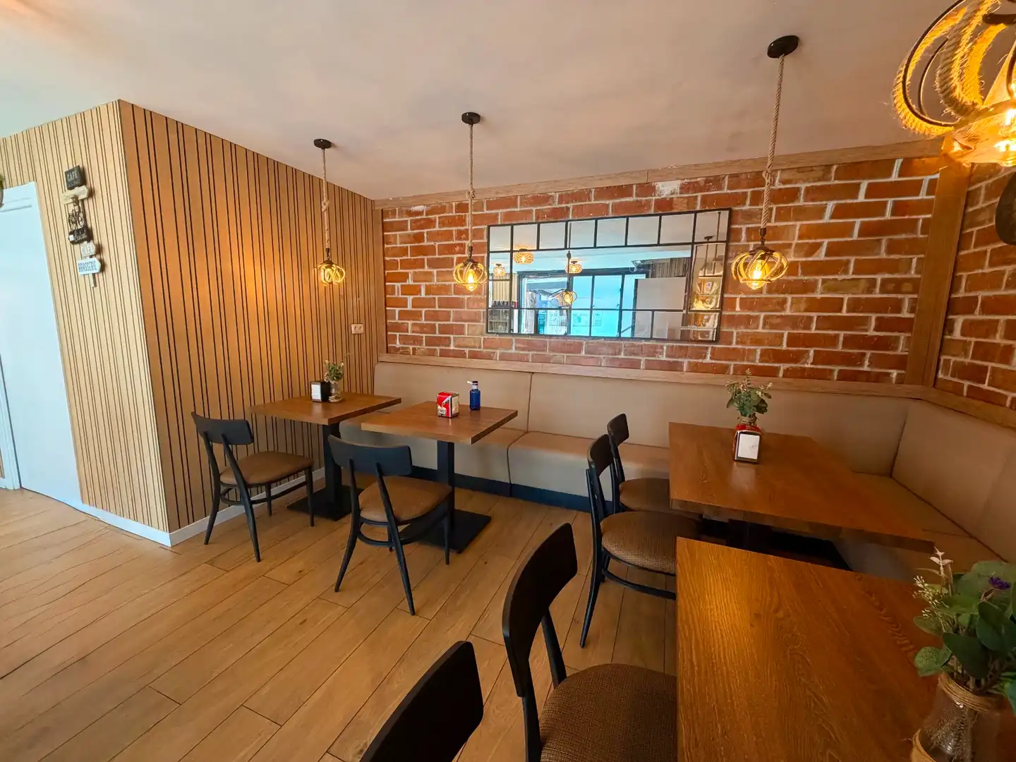 Comedor de Local en traspaso en  Barcelona Capital con Aire acondicionado, Terraza y Amueblado