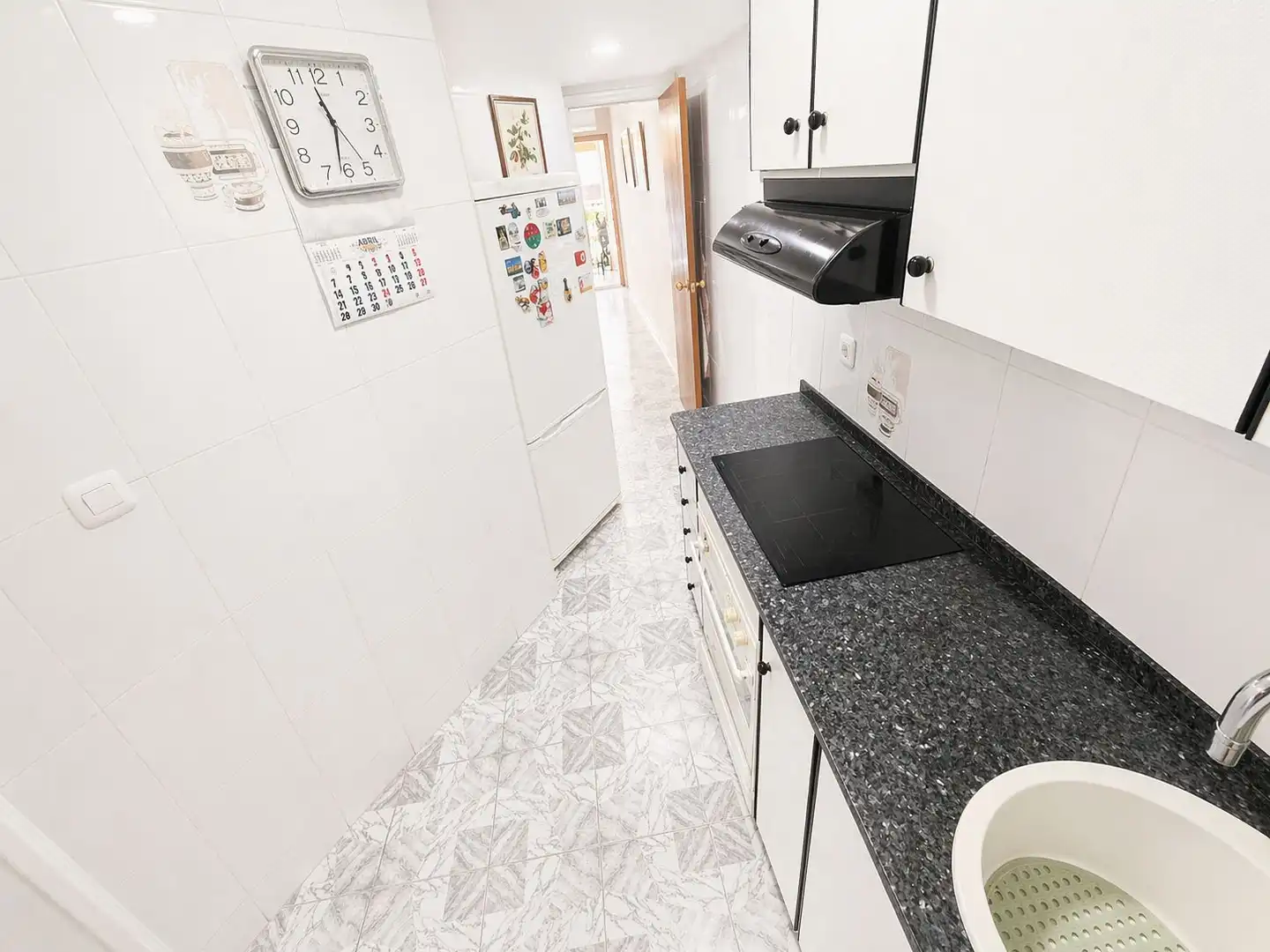 Cuina de Pis en venda en Santa Coloma de Gramenet amb Aire condicionat, Calefacció i Balcó