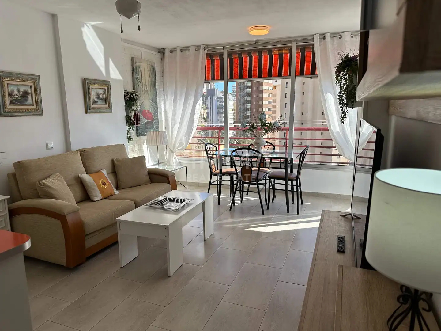 Apartment with terrace for sale in Calle Calle Londres, imagen 3