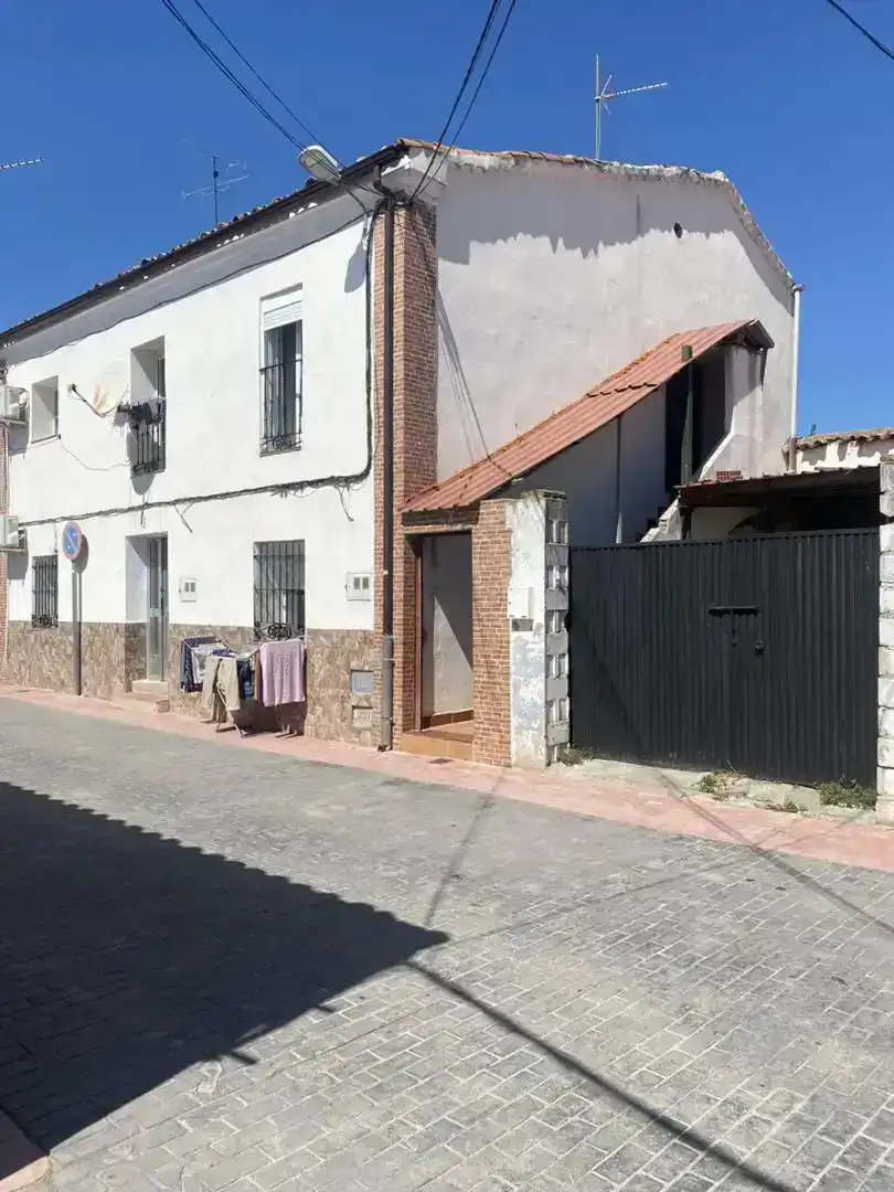 Vista exterior de Casa adosada en venda en Casatejada amb Aire condicionat