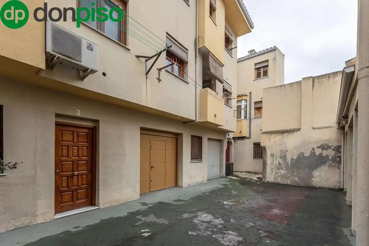 Vista exterior de Casa o xalet en venda en Granada amb Aire condicionat, Calefacció i Terrassa