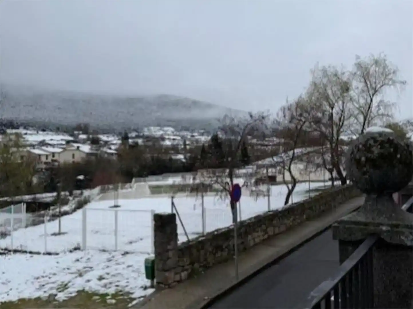 Außenansicht von Maisonette zum Verkauf in El Espinar mit Balkon