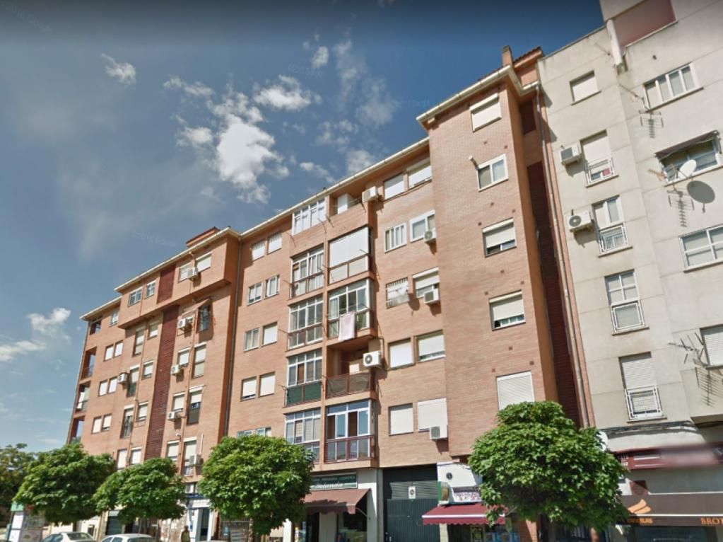 Vista exterior de Garatge en venda en Cáceres Capital