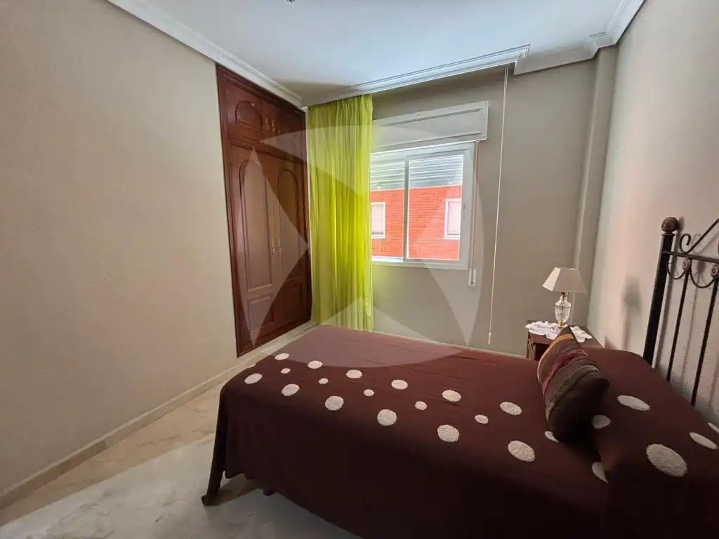 Schlafzimmer von Wohnung zur Miete in Badajoz mit Klimaanlage, Terrasse und Möbliert