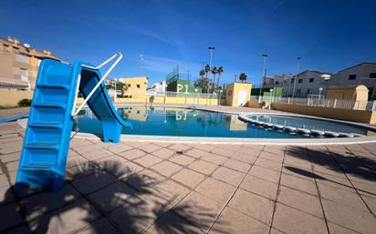 Piscina de Casa adosada en venda en Almazora / Almassora amb Aire condicionat, Terrassa i Moblat