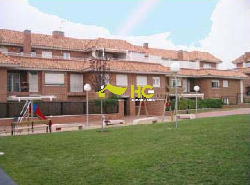 Exterior view of Flat for rent in Villaviciosa de Odón  with Heating, Terrace and Community pool